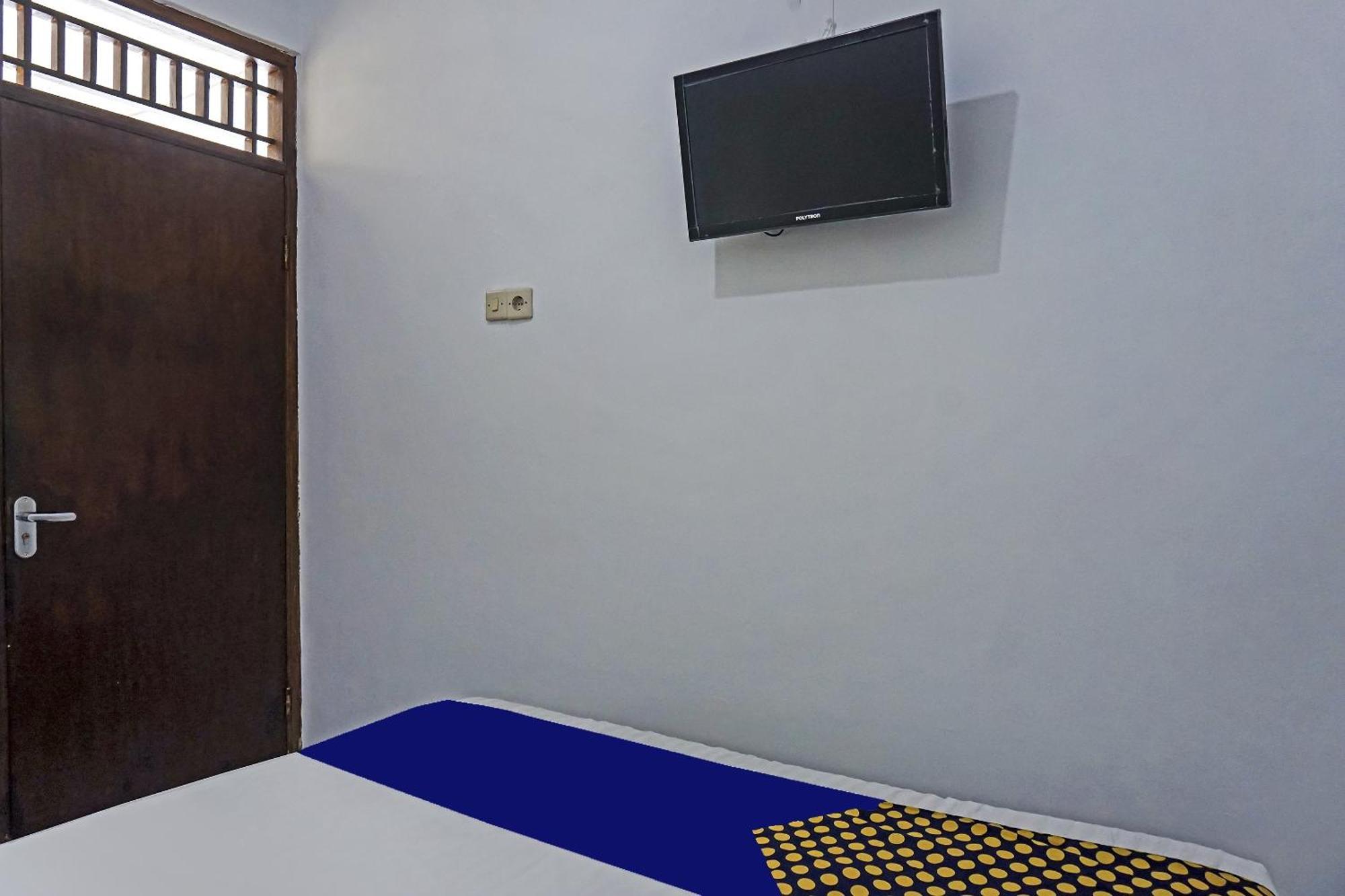 Oyo 90928 Wisma Asri Putra Syariah Bogor Buitenkant foto