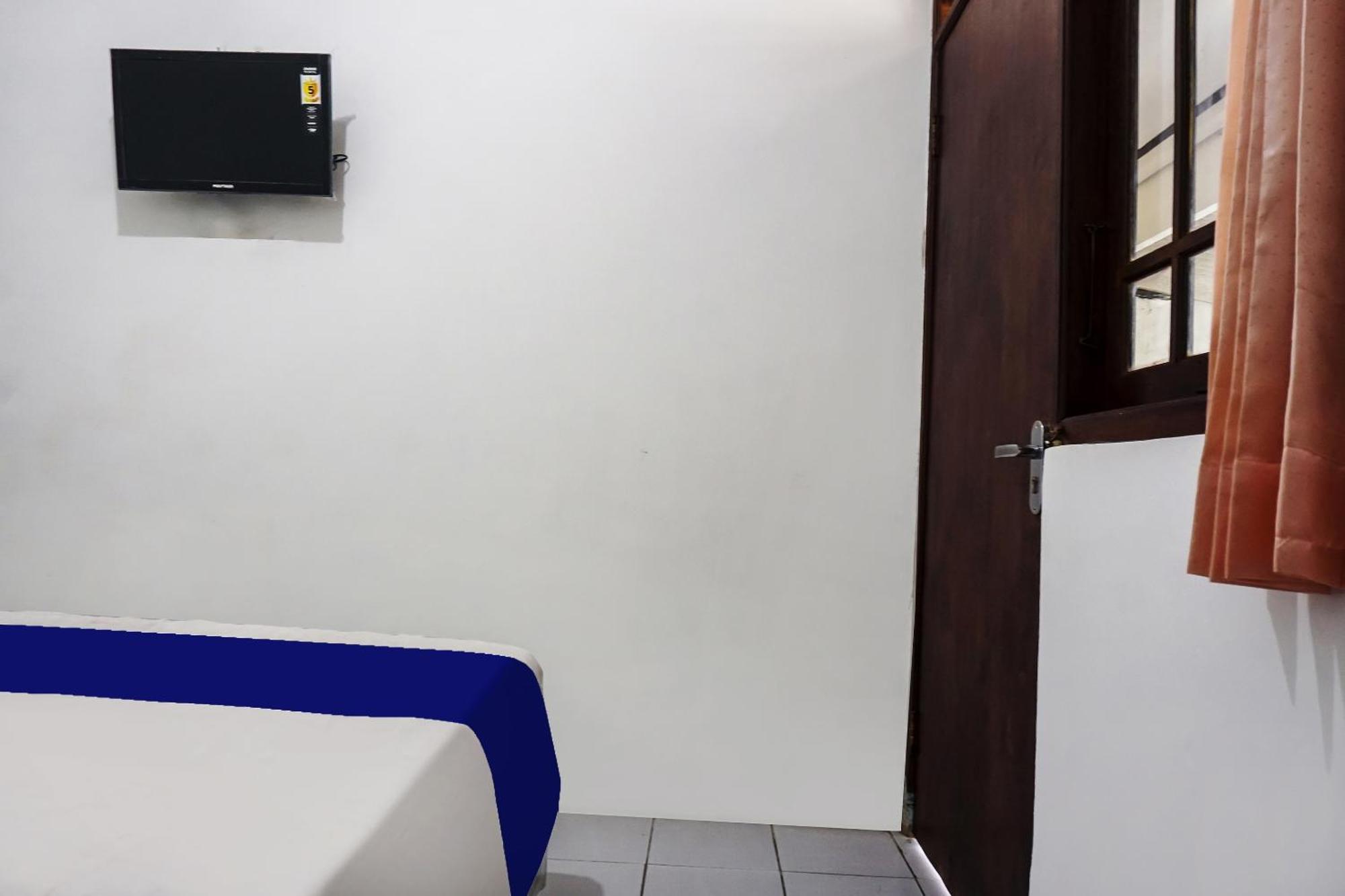 Oyo 90928 Wisma Asri Putra Syariah Bogor Buitenkant foto