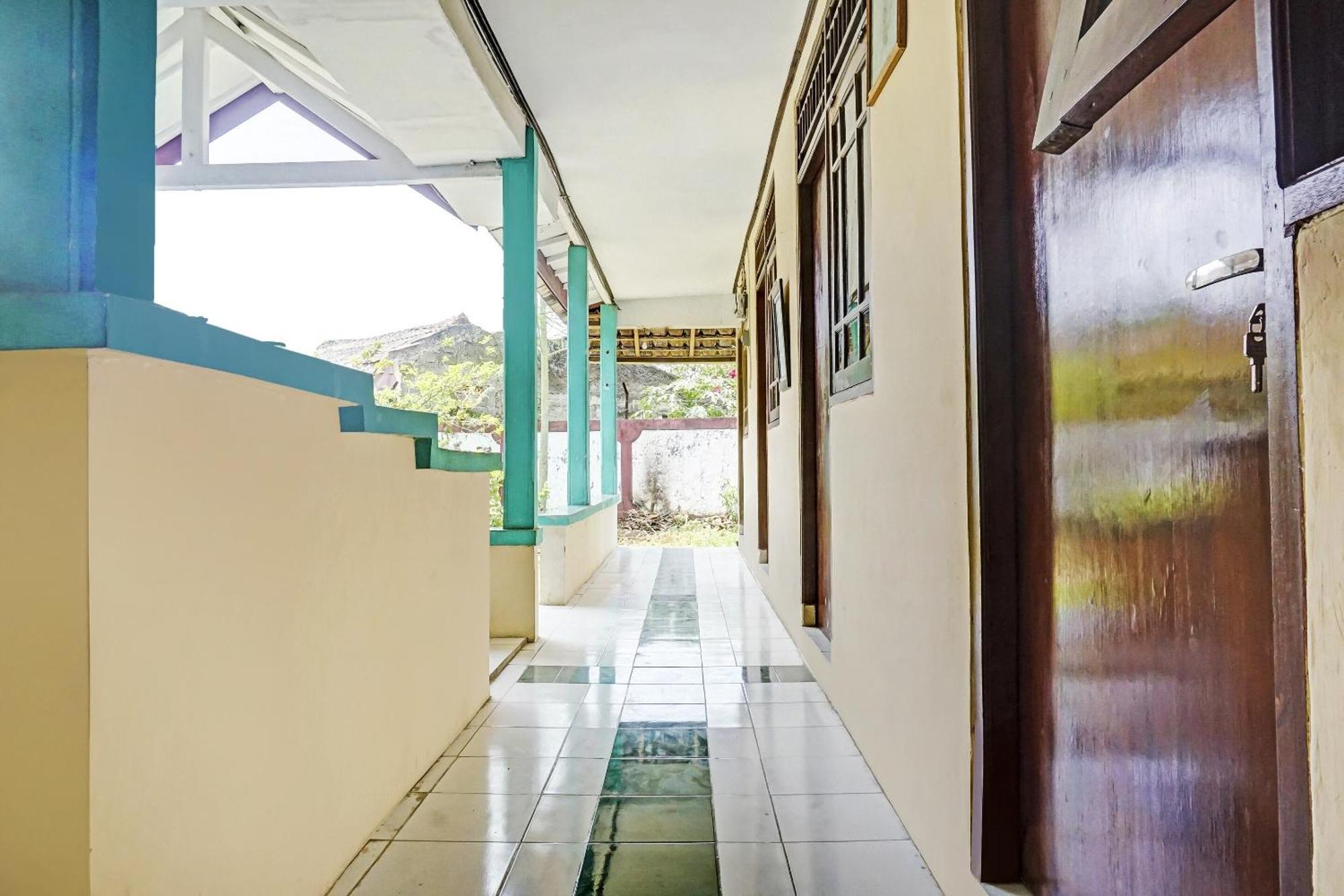 Oyo 90928 Wisma Asri Putra Syariah Bogor Buitenkant foto