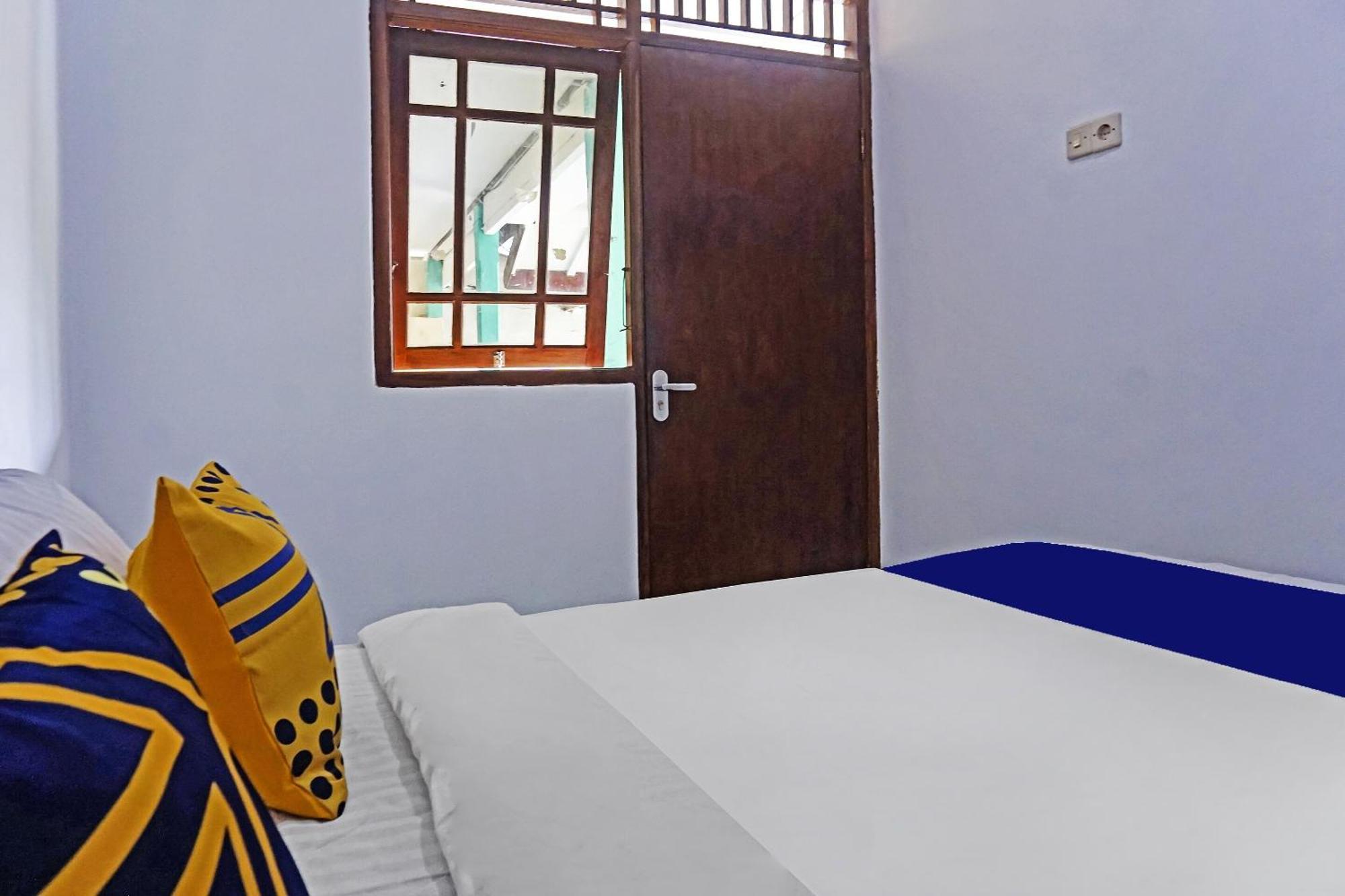 Oyo 90928 Wisma Asri Putra Syariah Bogor Buitenkant foto