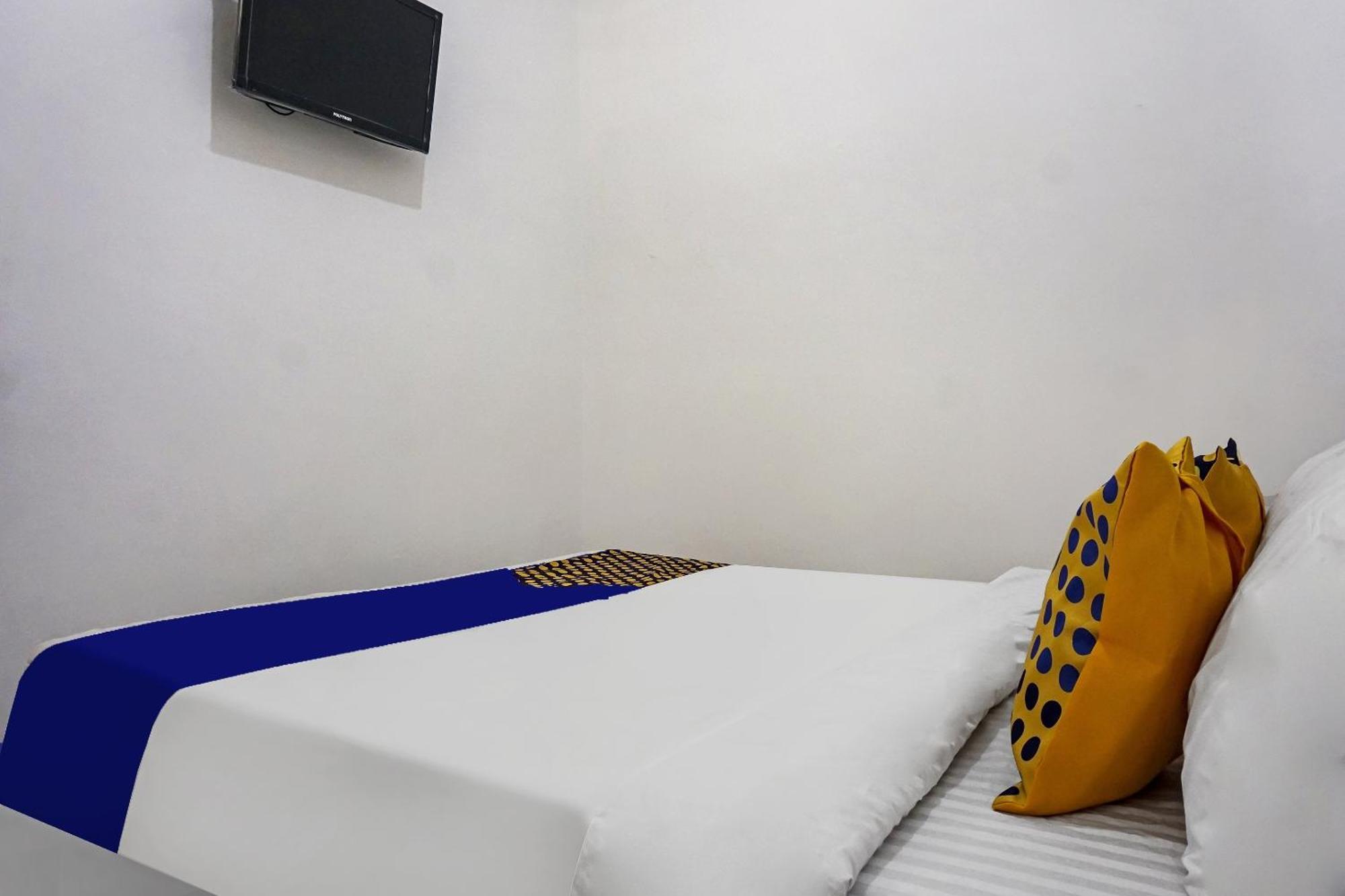Oyo 90928 Wisma Asri Putra Syariah Bogor Buitenkant foto