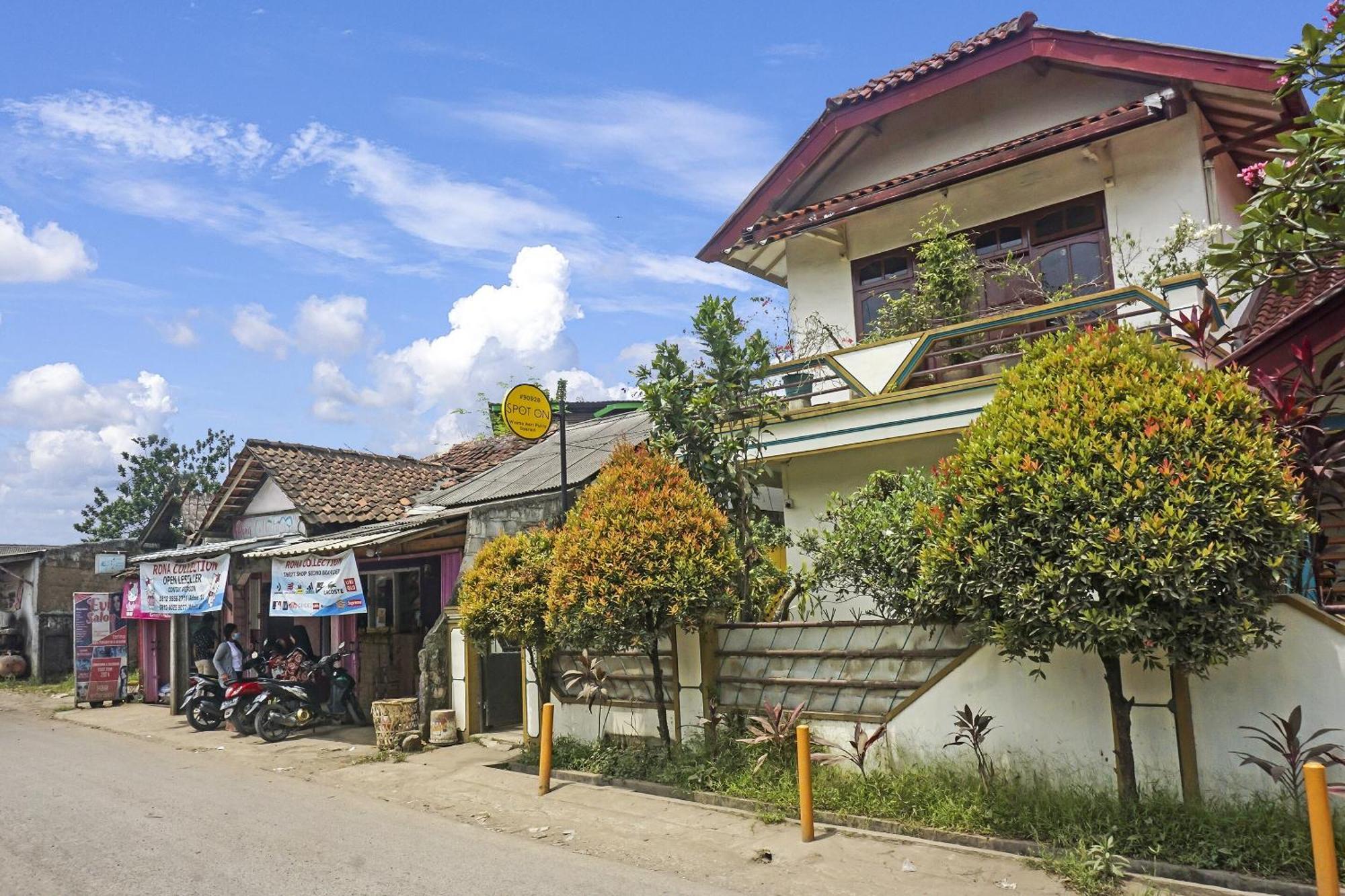 Oyo 90928 Wisma Asri Putra Syariah Bogor Buitenkant foto