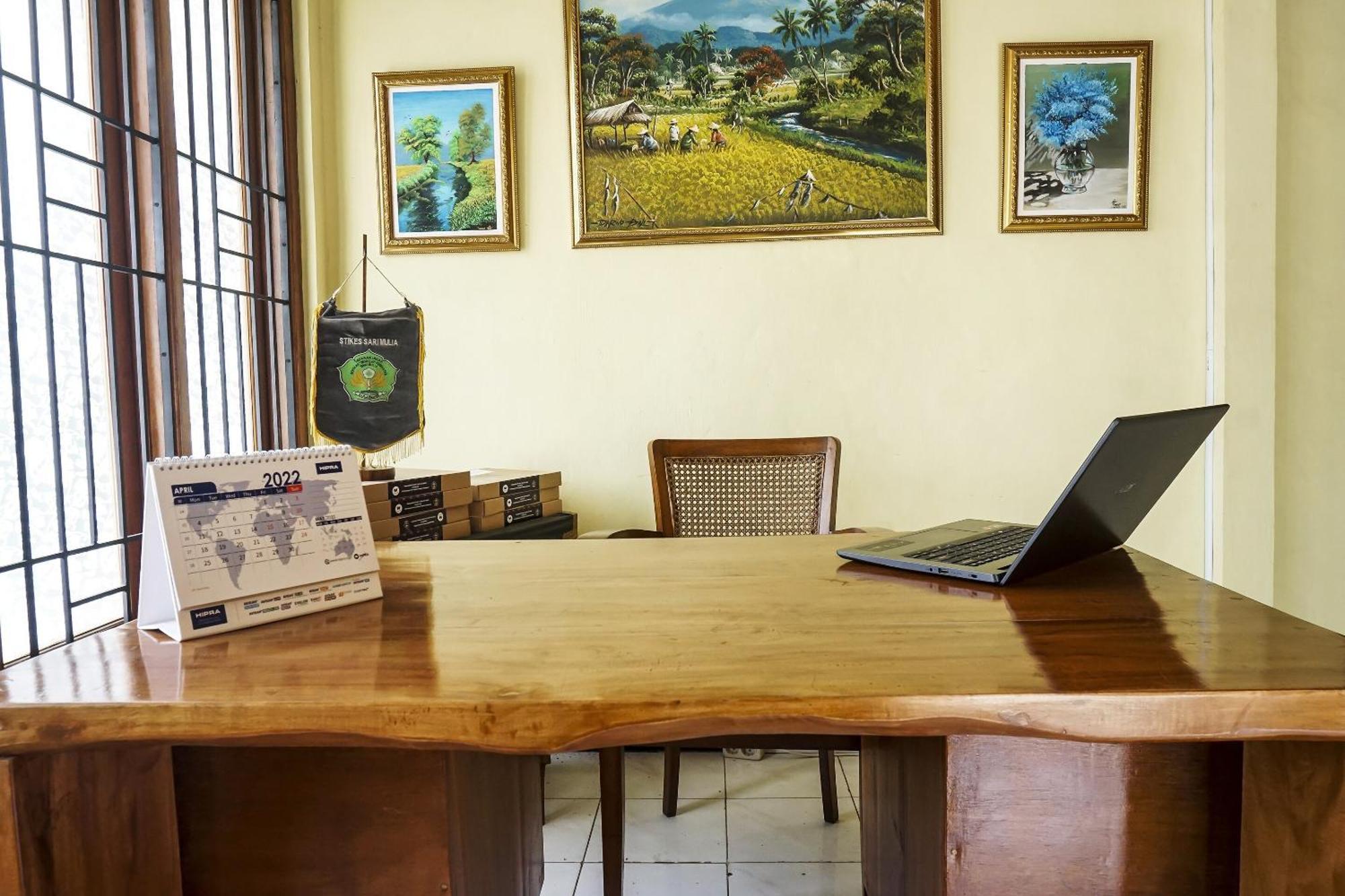 Oyo 90928 Wisma Asri Putra Syariah Bogor Buitenkant foto